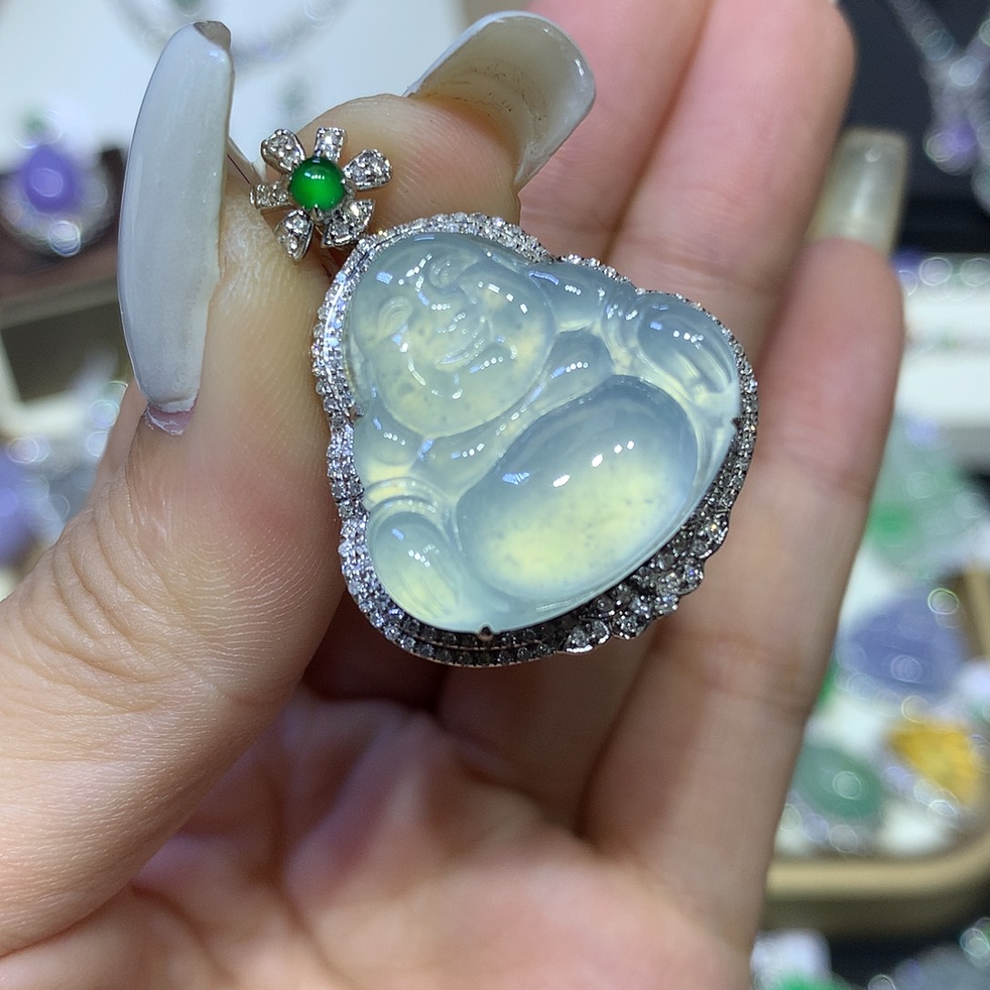 翡翠18K金镶嵌颈饰