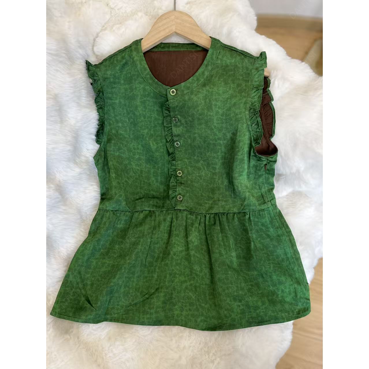 未闻绪《非遗美学》2410新中式复古印花减龄无袖花边背心