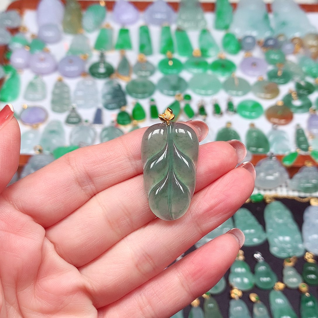 翡翠颈饰18K金镶嵌天然翡翠A货