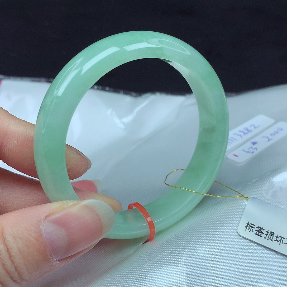 翡翠手镯未镶嵌53圈882