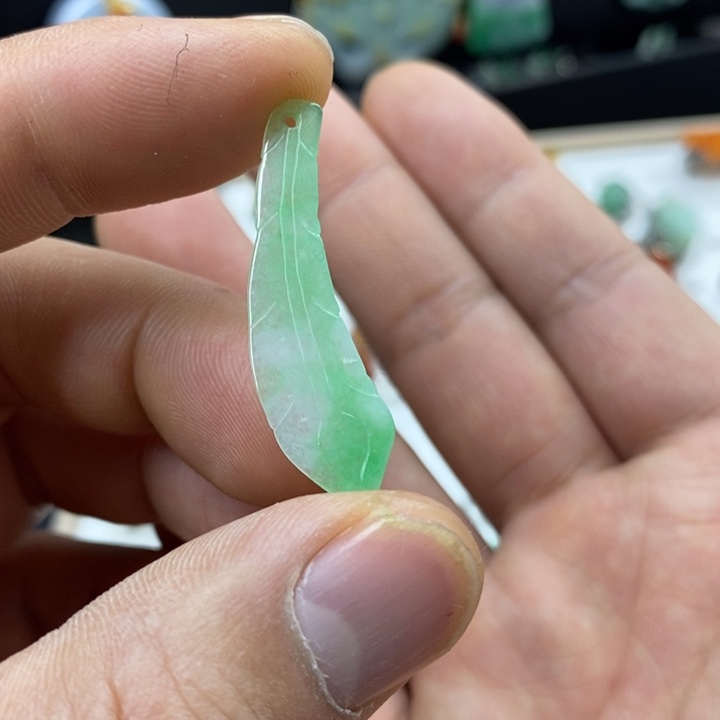 翡翠颈饰未镶嵌吊坠