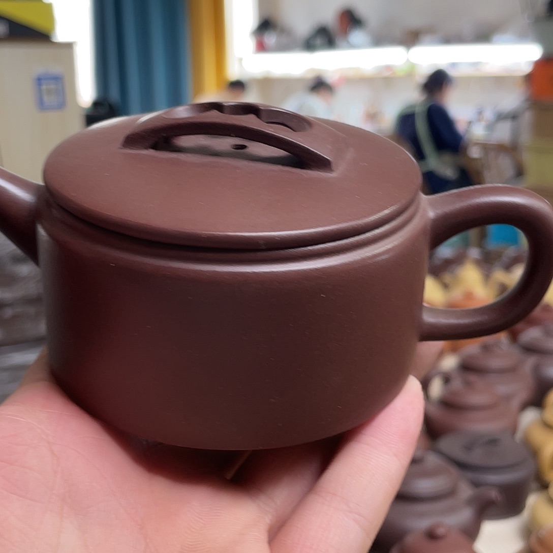 茶壶紫砂微瑕汉瓦 刘。底槽清。 