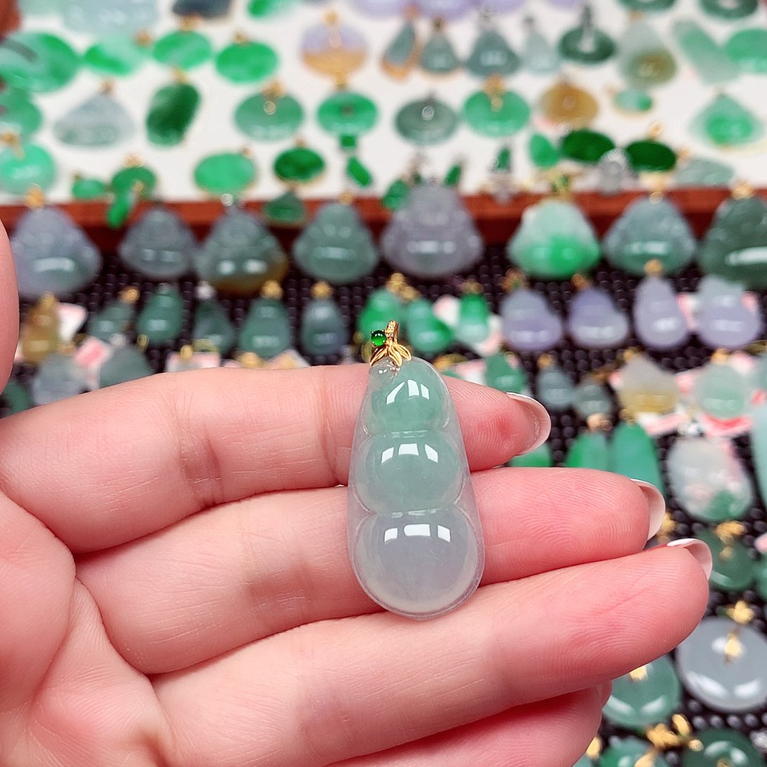 翡翠18K金镶嵌颈饰