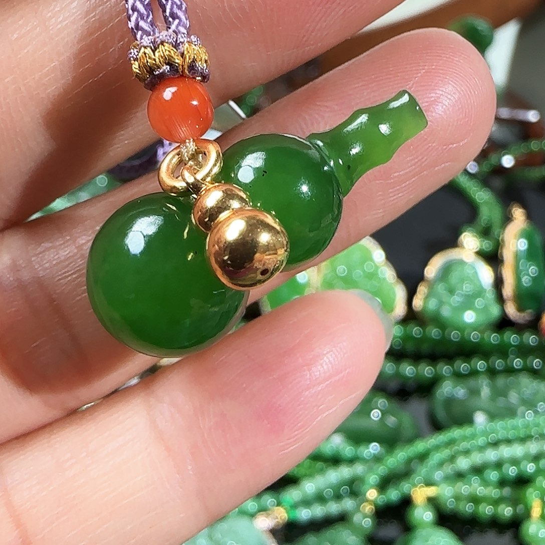 和田玉（碧玉）颈饰18K金镶嵌