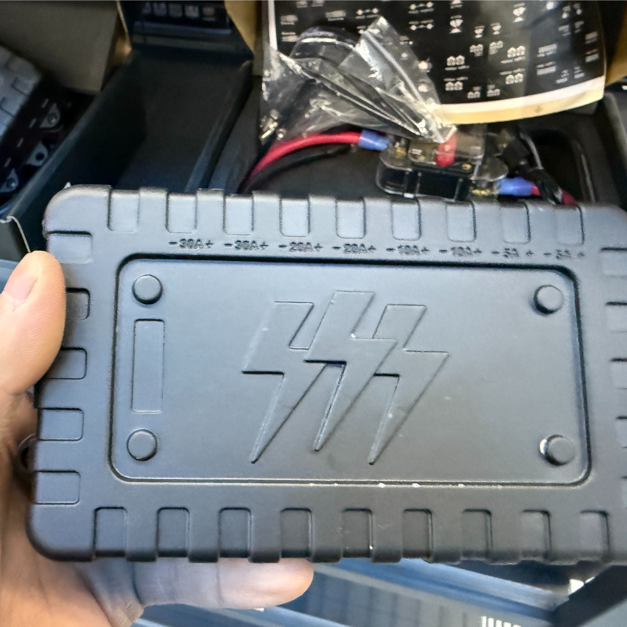 yboss猛禽八路开关