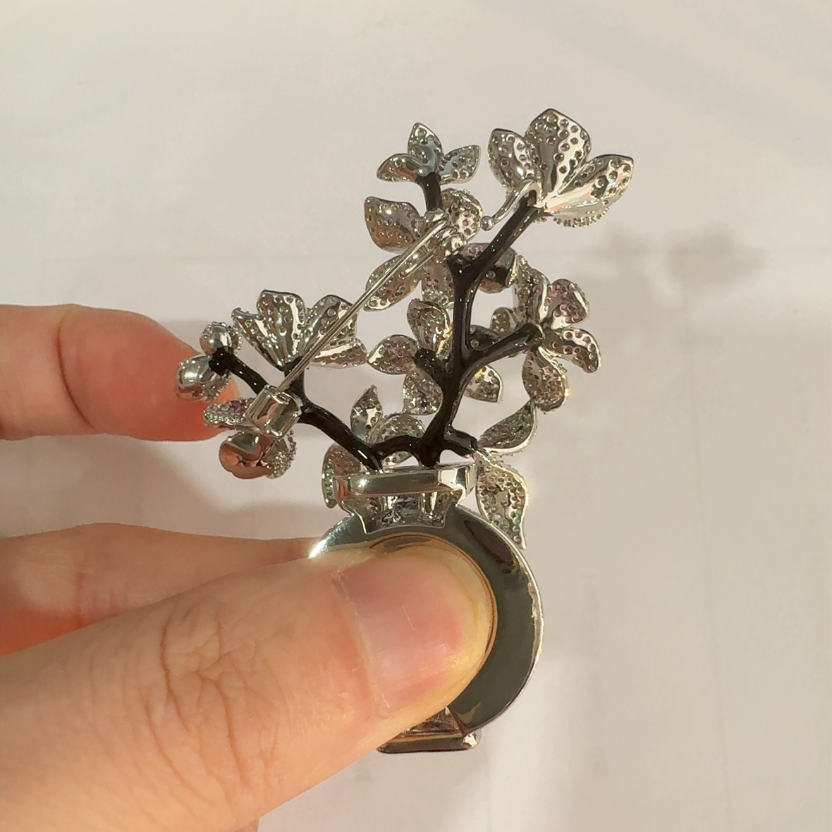   0887 （白色） 设计师款花瓶大衣送礼胸针DP