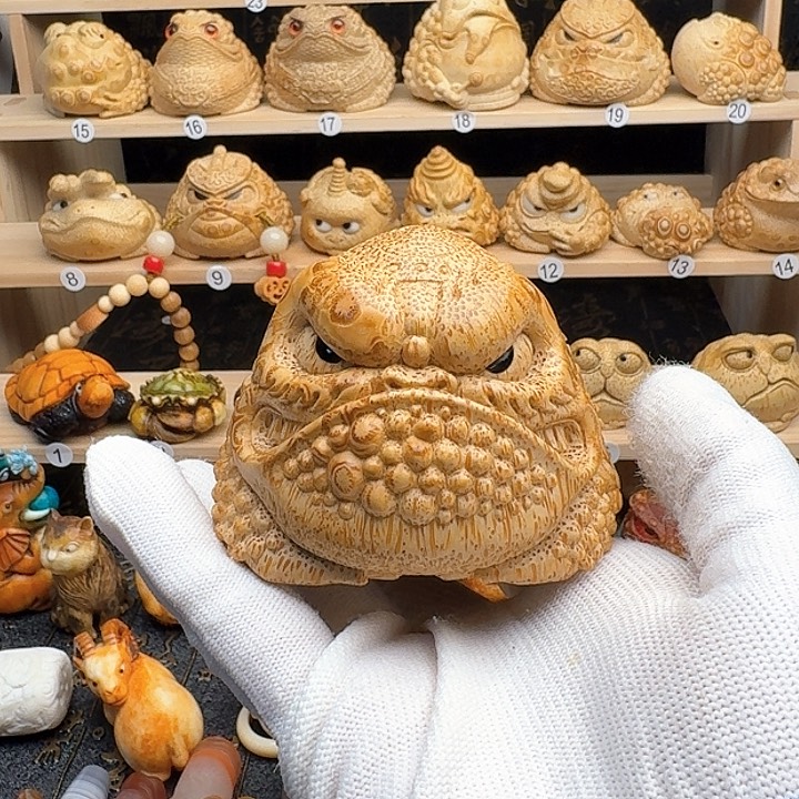 竹唐*竹根雕金蟾手把件