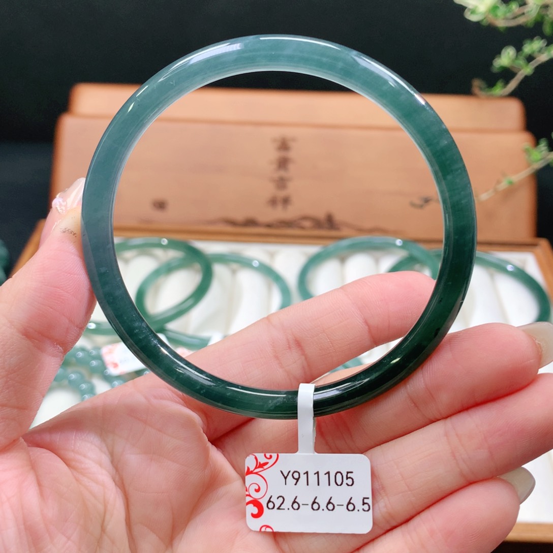 翡翠手镯未镶嵌天然