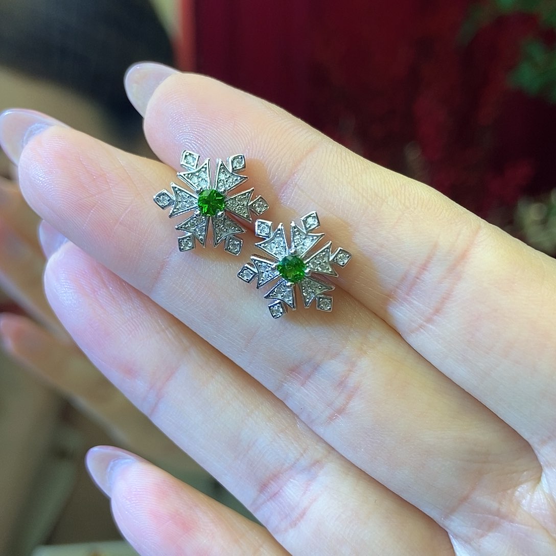 透辉石耳钉银S925镶嵌