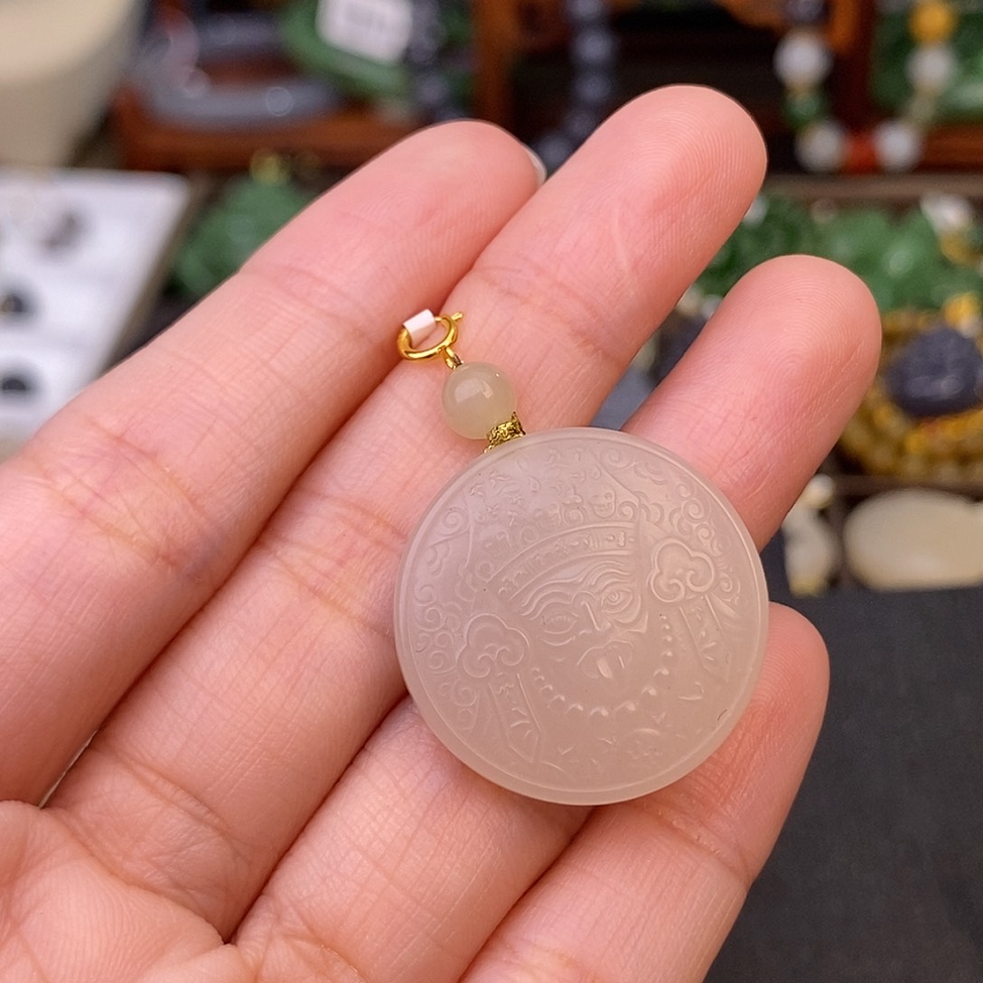 和田玉熟藕粉吊坠清货价18.K金扎基拉姆未镶嵌