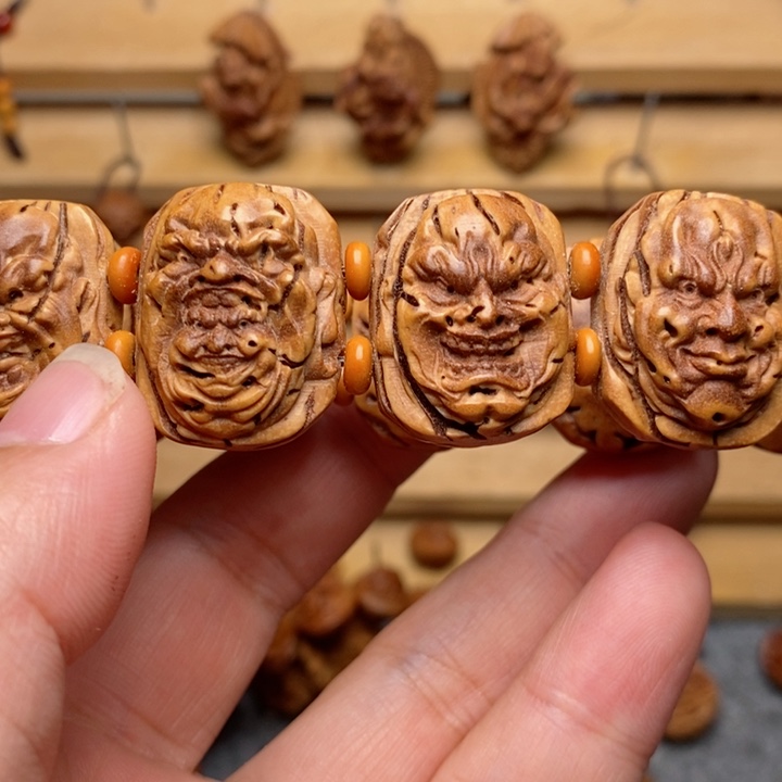 桃核雕刻恶僧手牌
