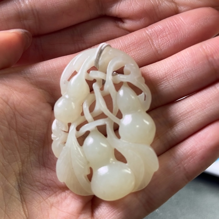 和田玉挂件未镶嵌解*