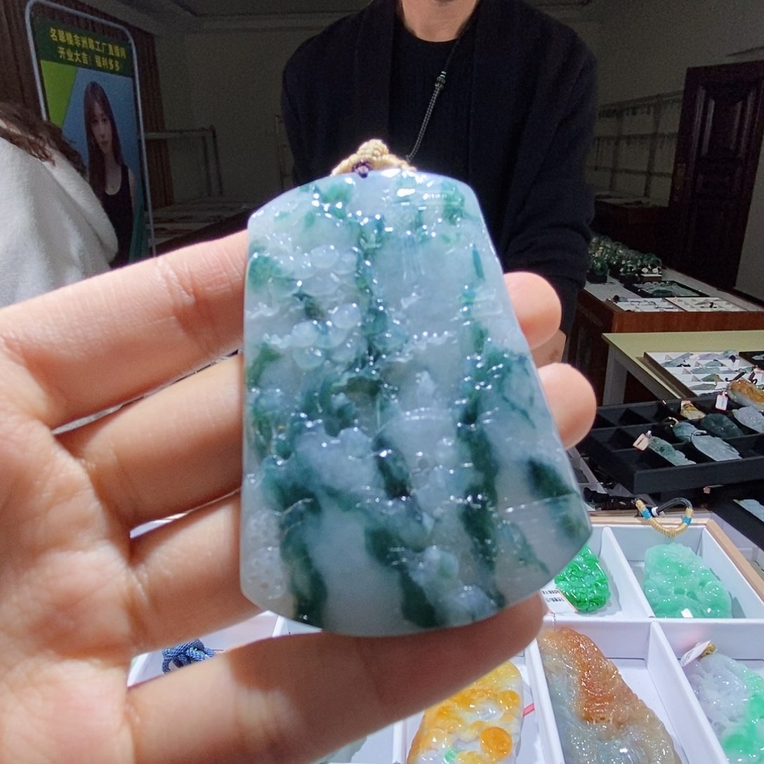 翡翠未镶嵌颈饰翡翠