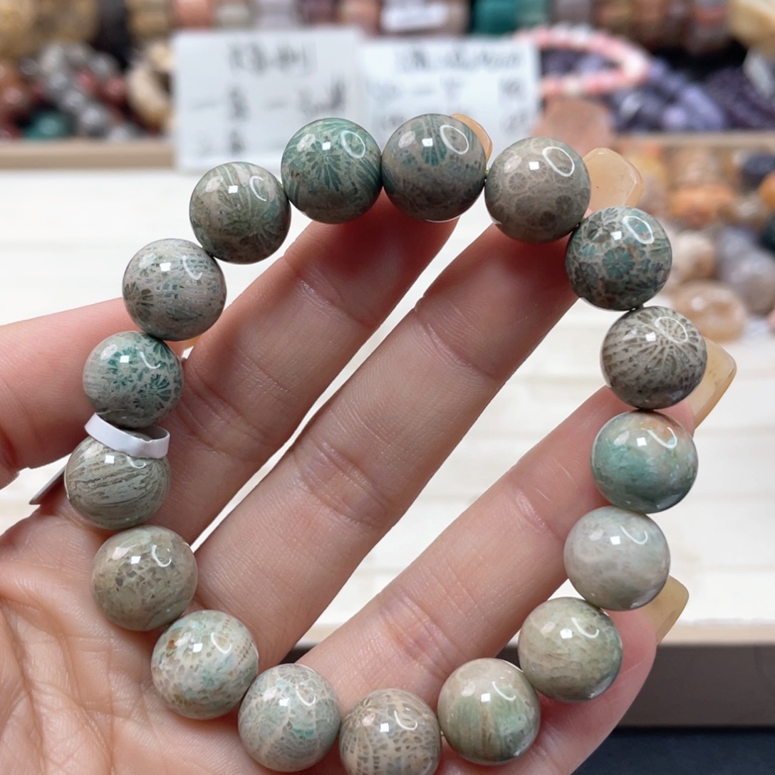 未镶嵌手链硅化玉好****?428