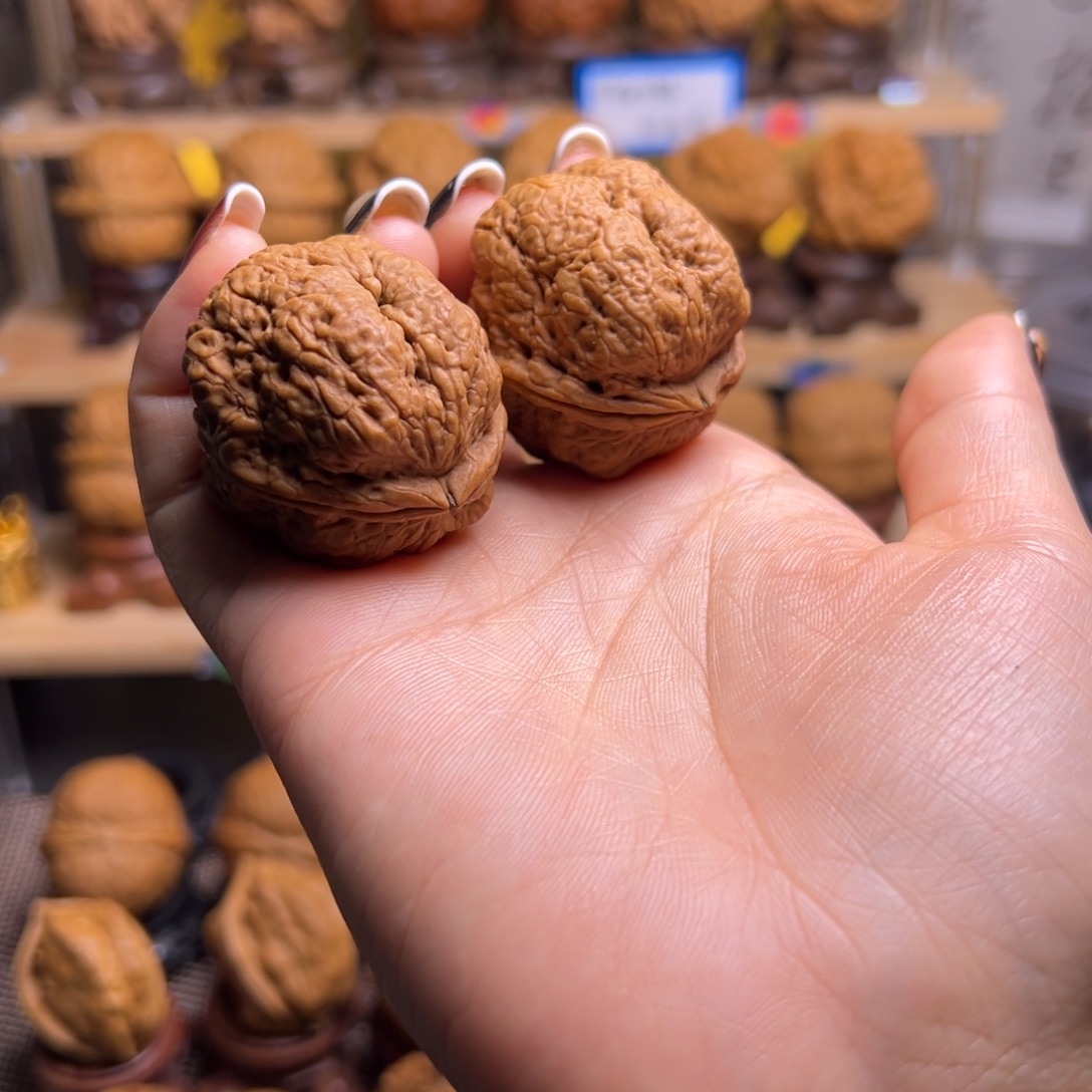 大***桶桃核把件平头蟾H1、