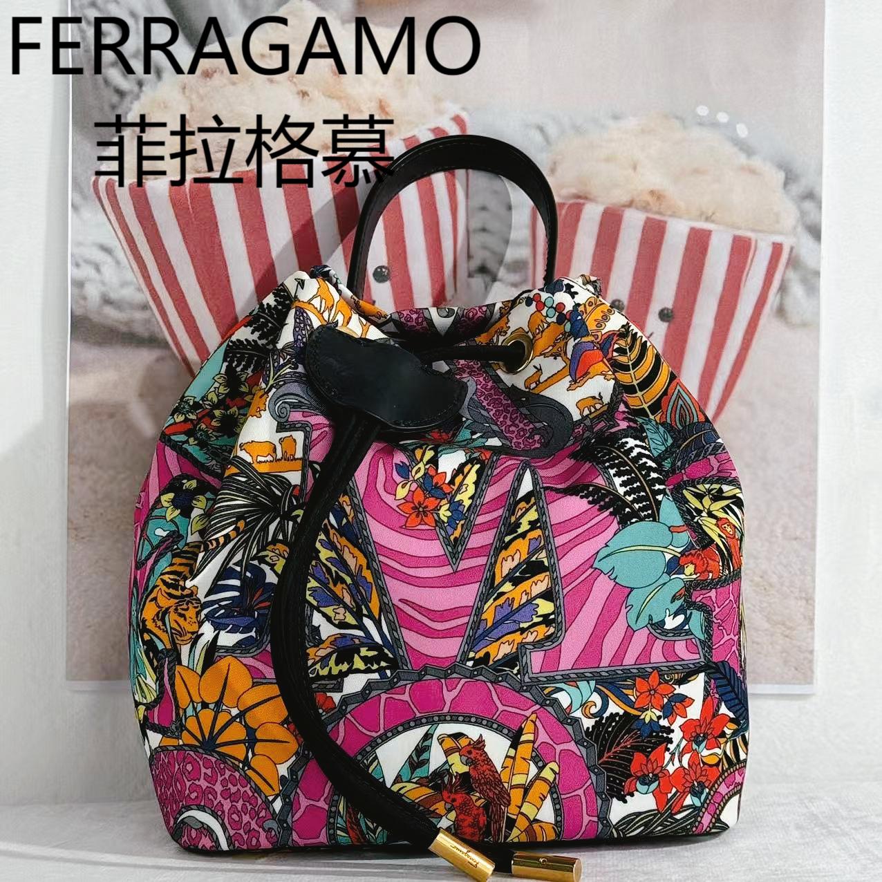 95新 FERRAGAMO/菲拉格慕 彩绘水桶包G25310362底长20X20