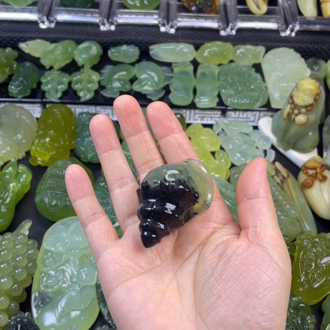 蛇纹石玉未镶嵌珠宝奇石