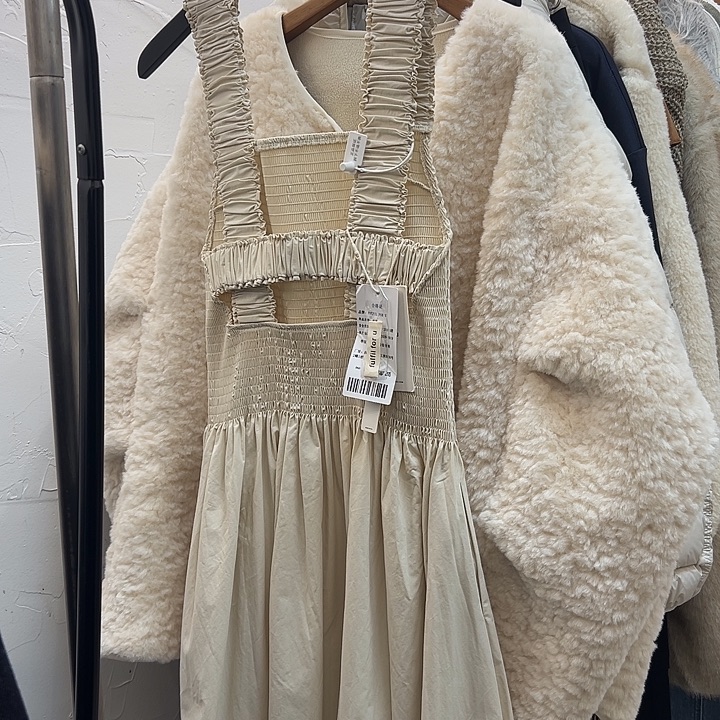 挂脖款今天新款 很美的连衣裙S