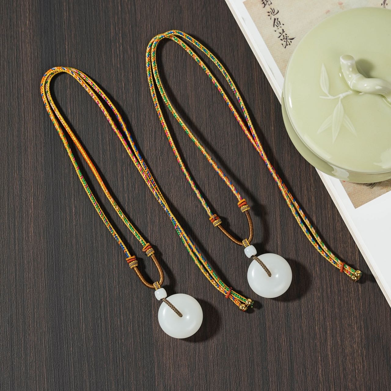 【小宝珠宝】24 T81029-和田玉吊坠-多样性发一件-26×9.5mm