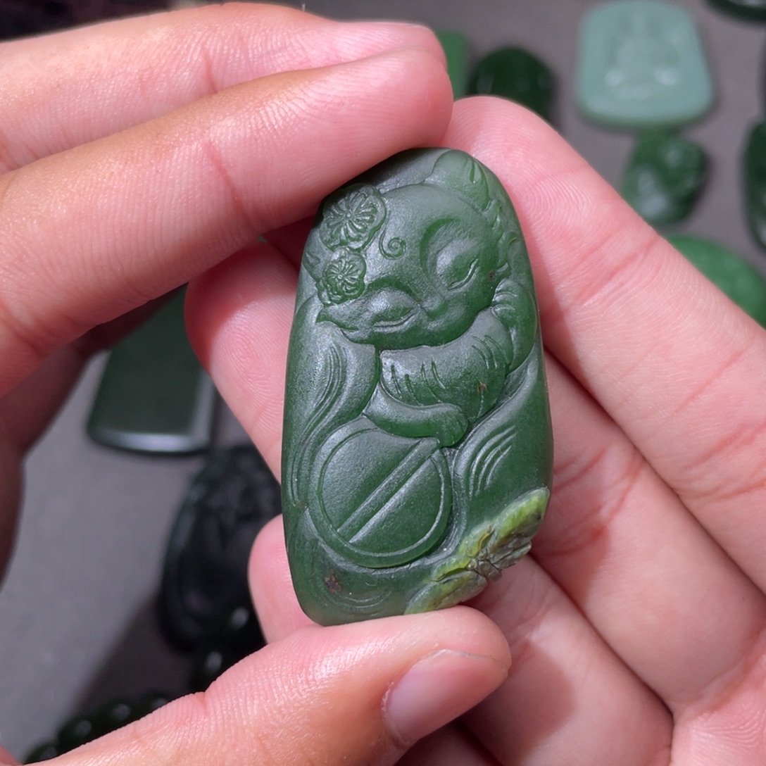 和田玉（碧玉）未镶嵌颈饰定制