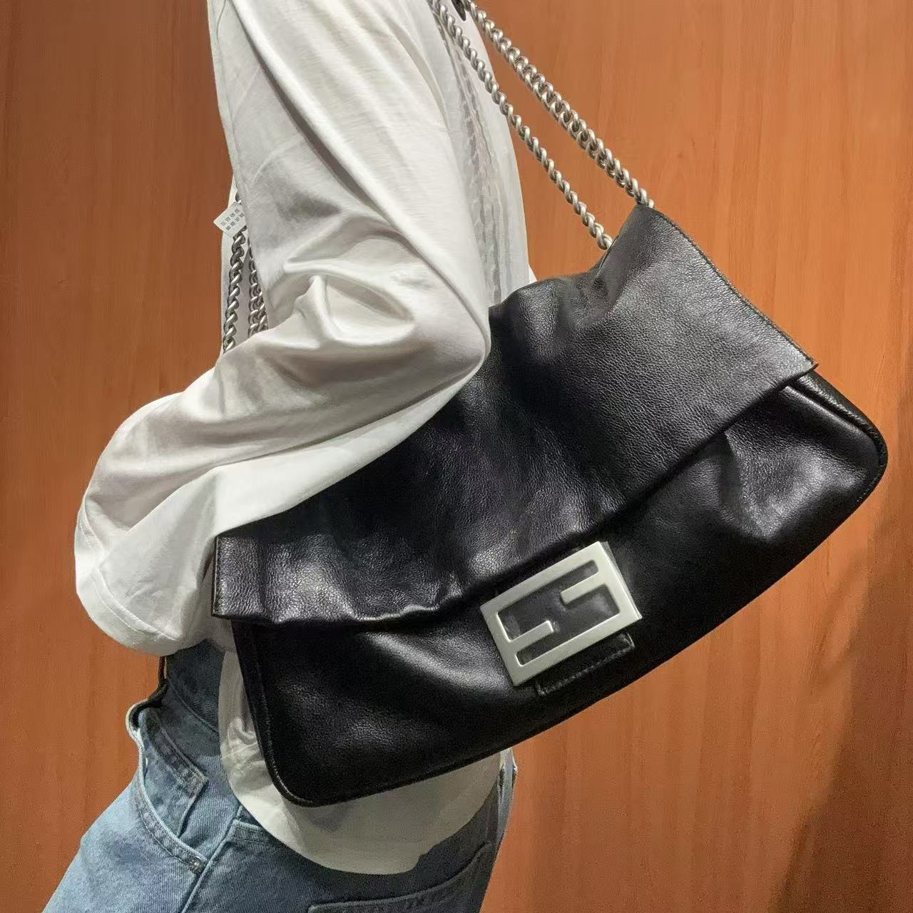 95新 FENDI/芬迪 【蕾】 68 0712 油蜡大法棍单肩包