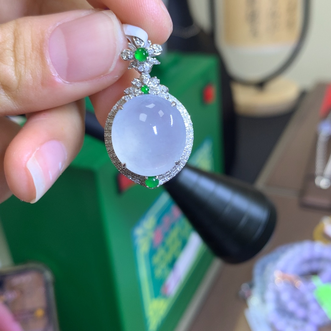 翡翠颈饰18K金镶嵌翡翠