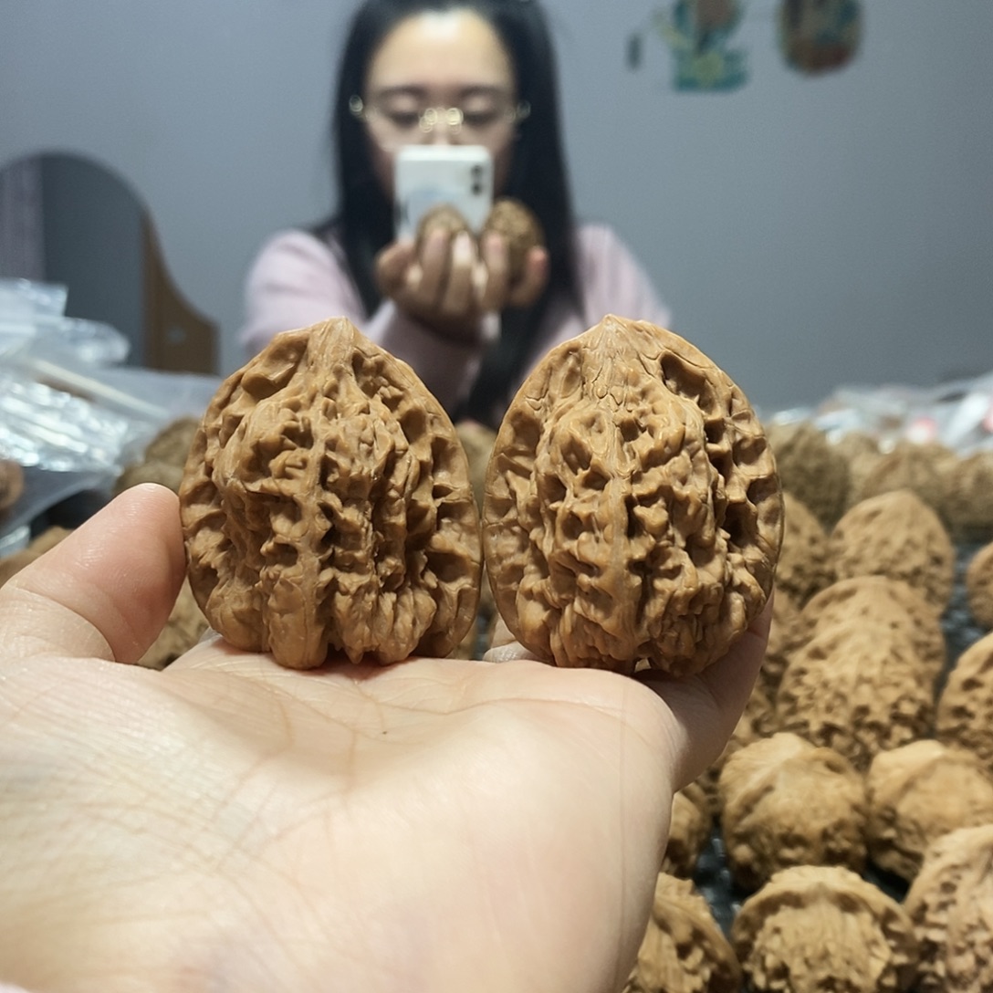 刘***叨桃核吊坠金蟾王41