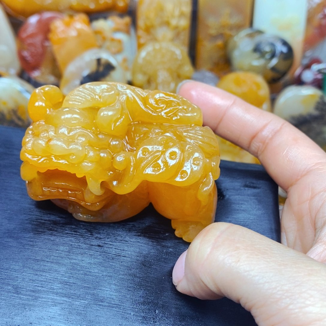 石英质玉（黄龙玉）颈饰未镶嵌