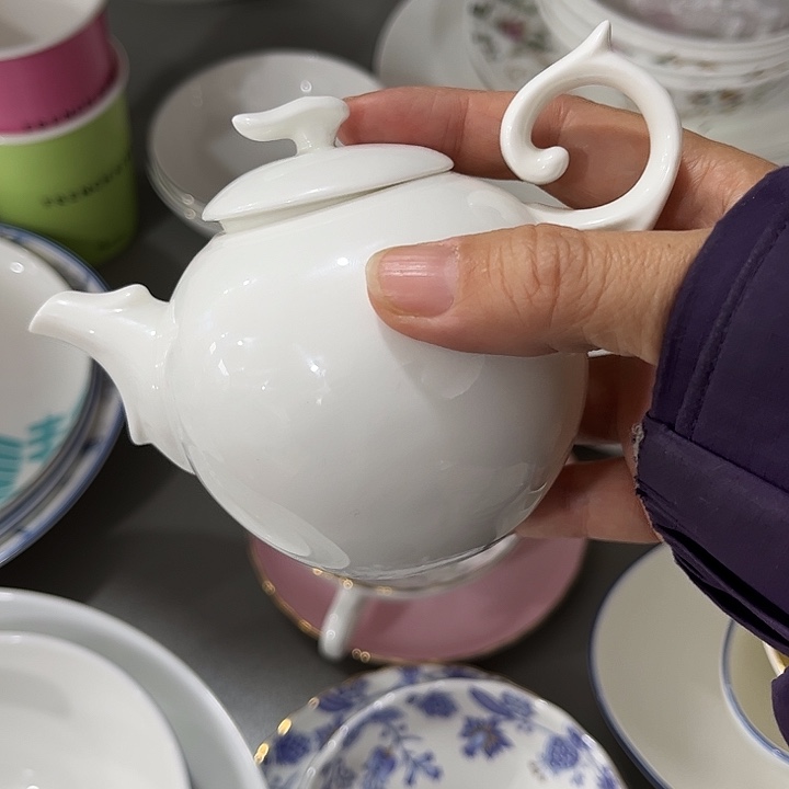 瓷片微瑕骨瓷特惠壶一个