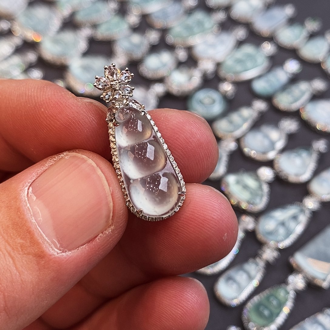 翡翠颈饰18K金镶嵌豆子