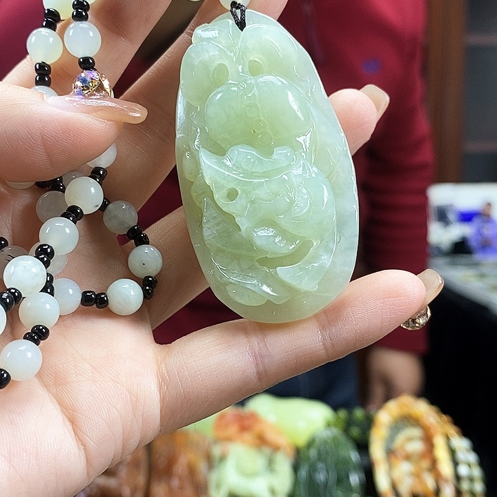 蛇纹石玉吊坠未镶嵌