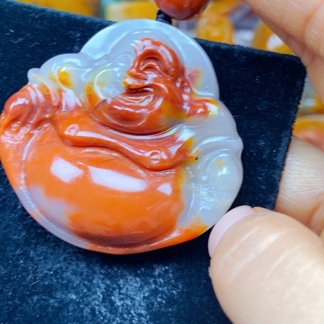 未镶嵌石英质玉（黄龙玉）颈饰