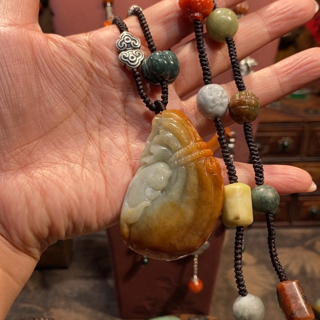 翡翠吊坠(赠链)未镶嵌