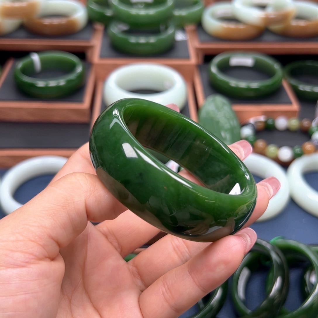 未镶嵌手镯和田玉（碧玉）