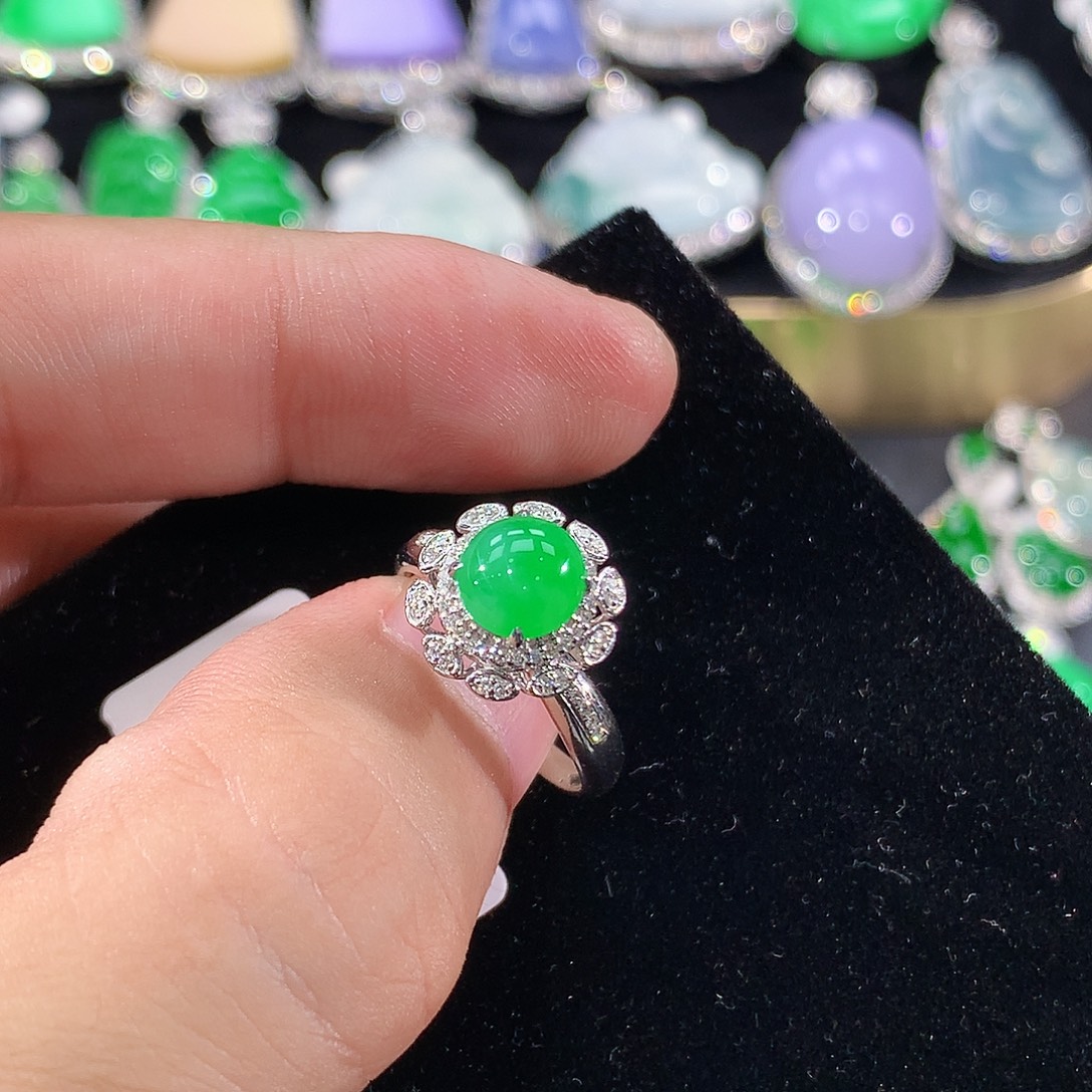 翡翠18K金镶嵌戒指