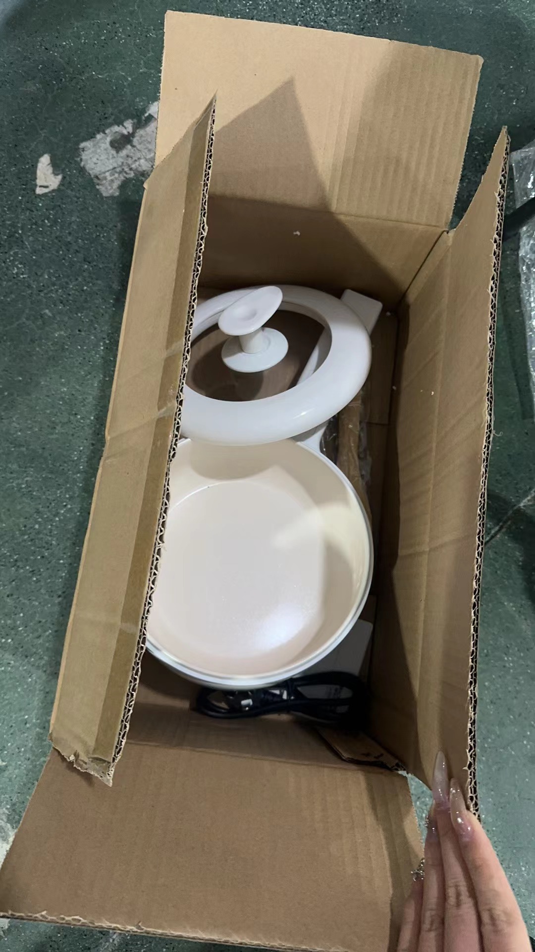 白色泡面炒锅煮锅 礼盒微瑕