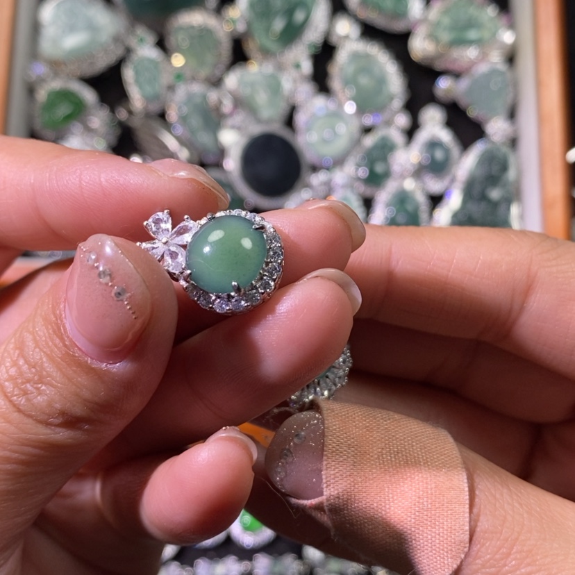 【闪购商品】翡翠颈饰未镶嵌天然