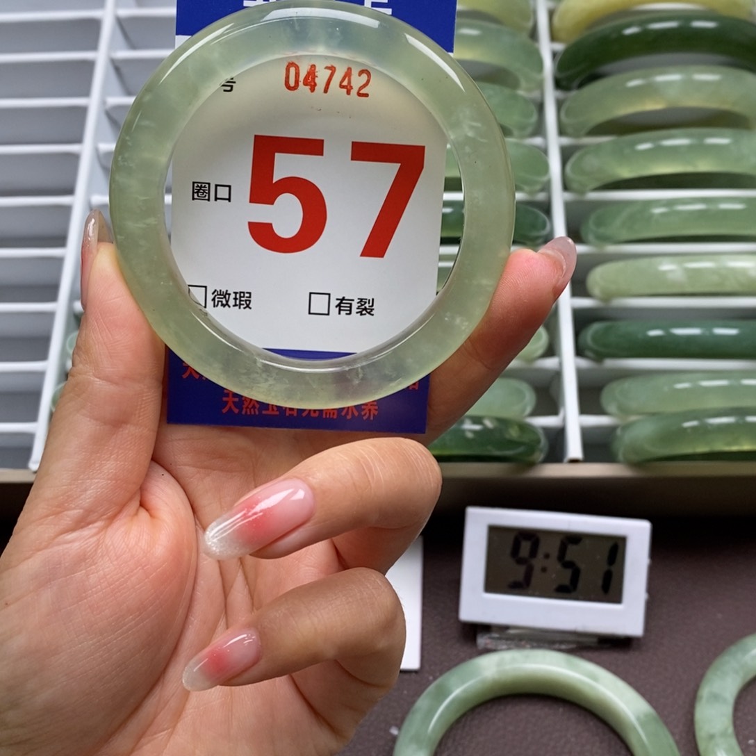 岫玉手镯未镶嵌我