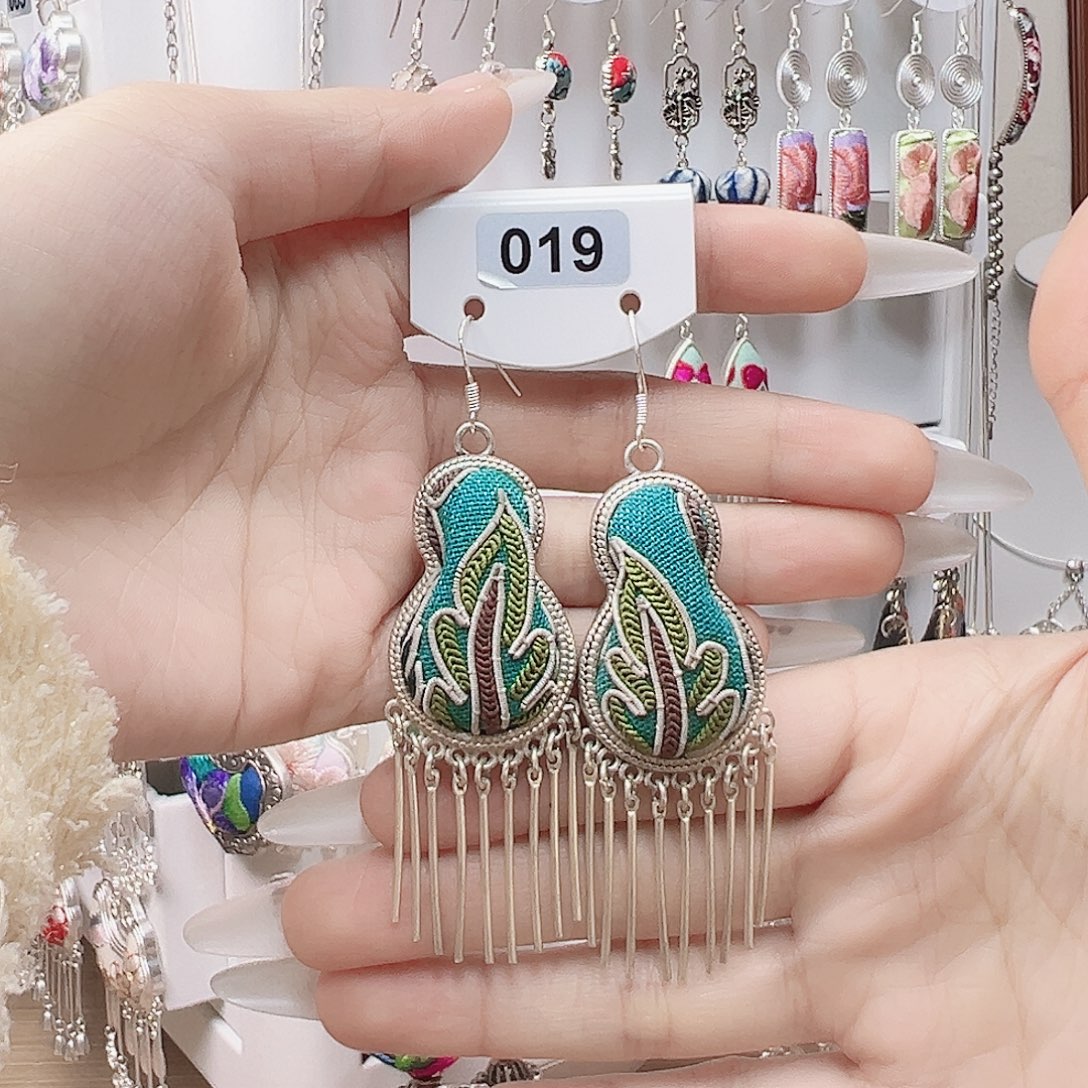 棉类混纺刺绣耳环