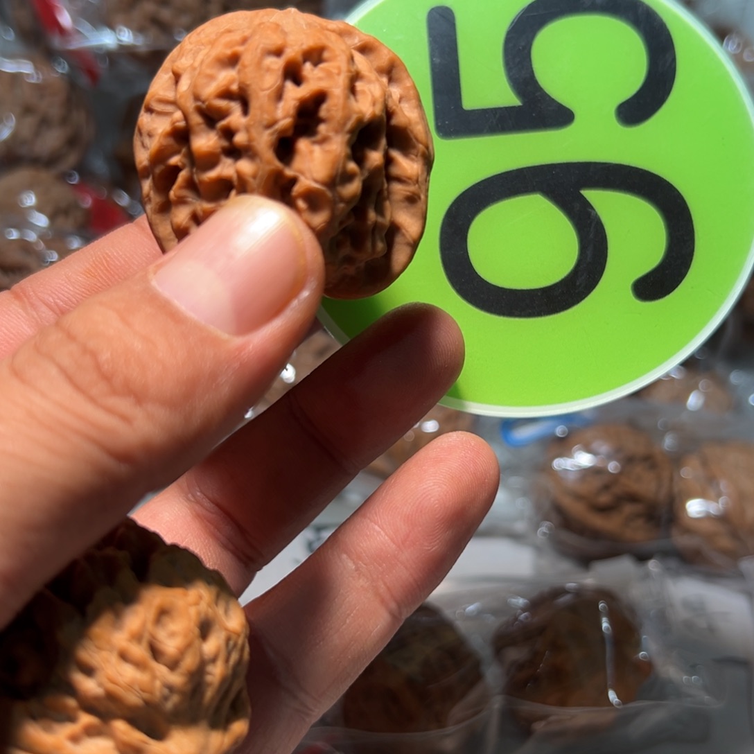 唐***唐文玩核桃，绿色95号