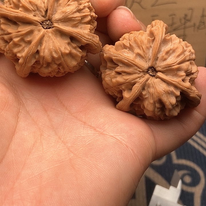 文玩核桃吊坠43四棱