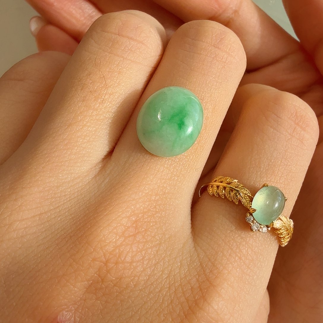 翡翠颈饰未镶嵌大尺寸无瑕缅料飘阳绿蛋面裸石