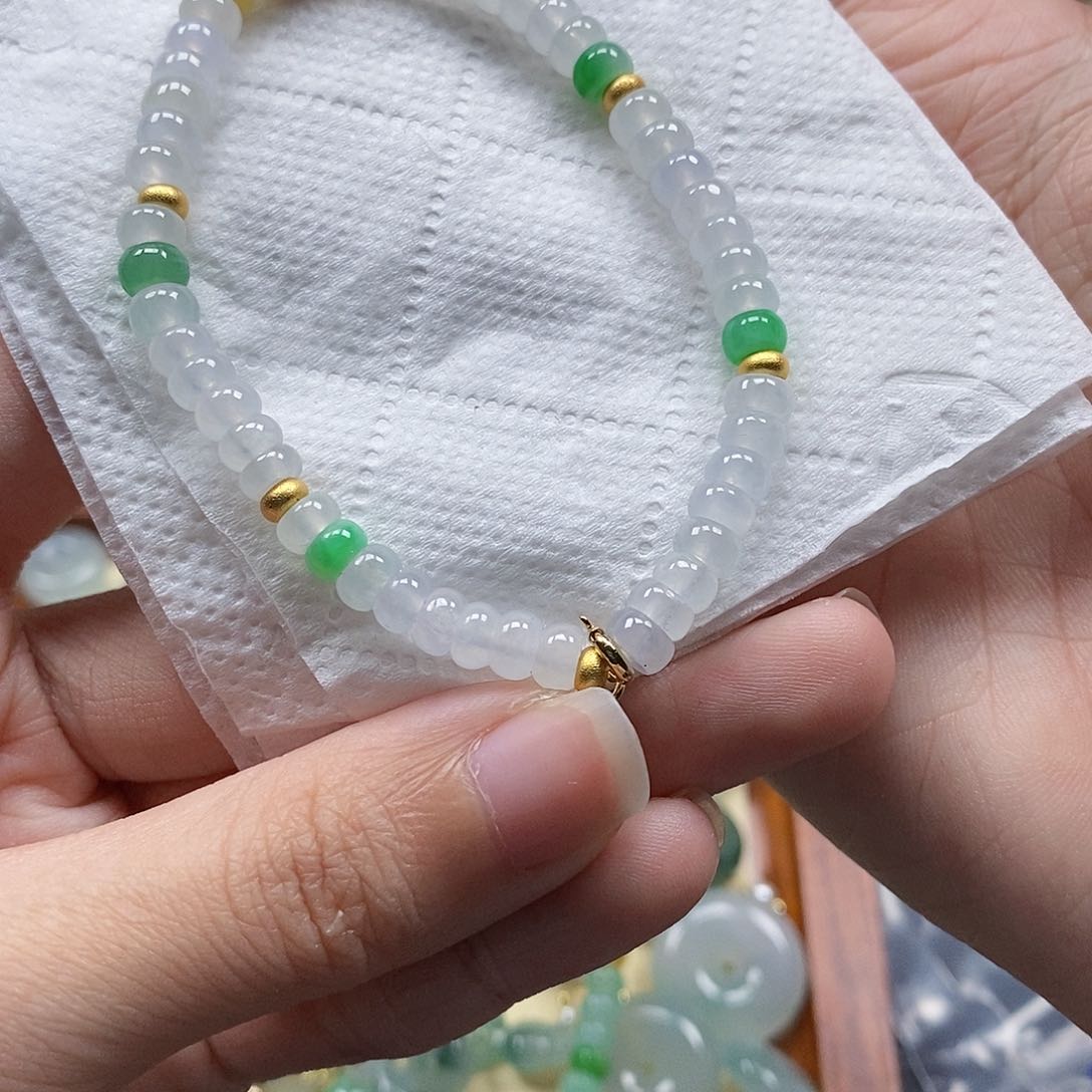 翡翠颈饰未镶嵌闪