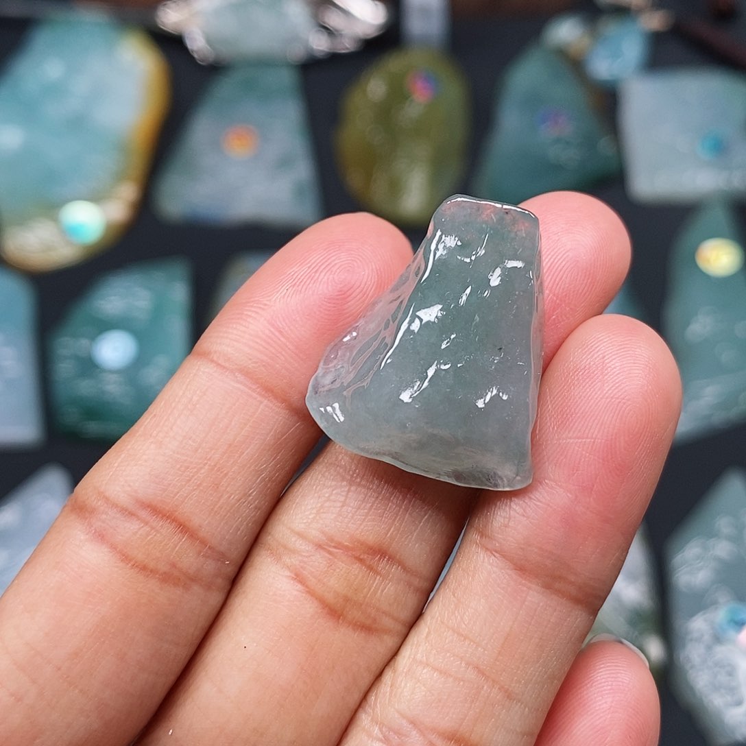 翡翠颈饰未镶嵌翡翠