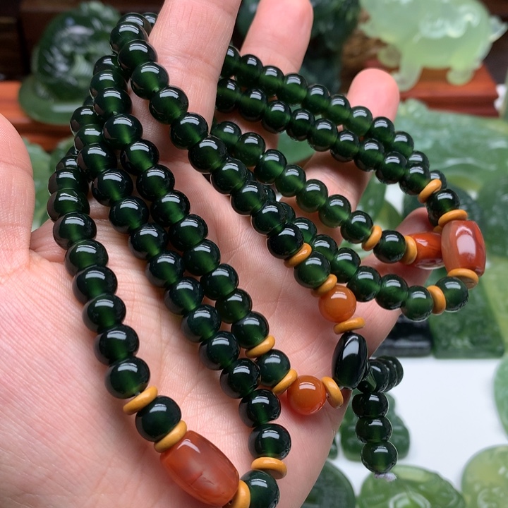 蛇纹石玉颈饰未镶嵌?**丿