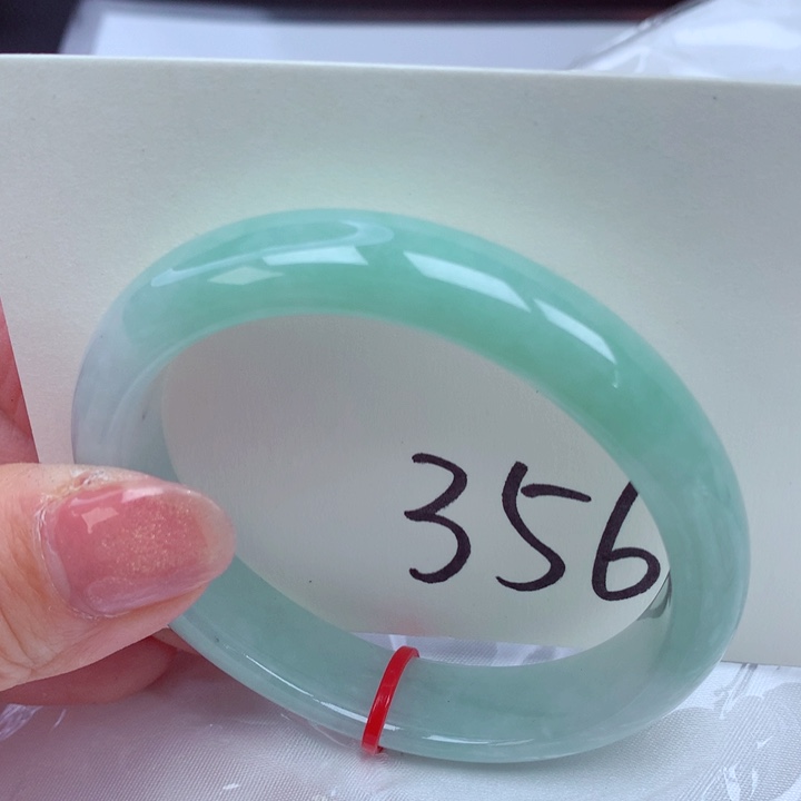 翡翠手镯（贵妃镯）未镶嵌