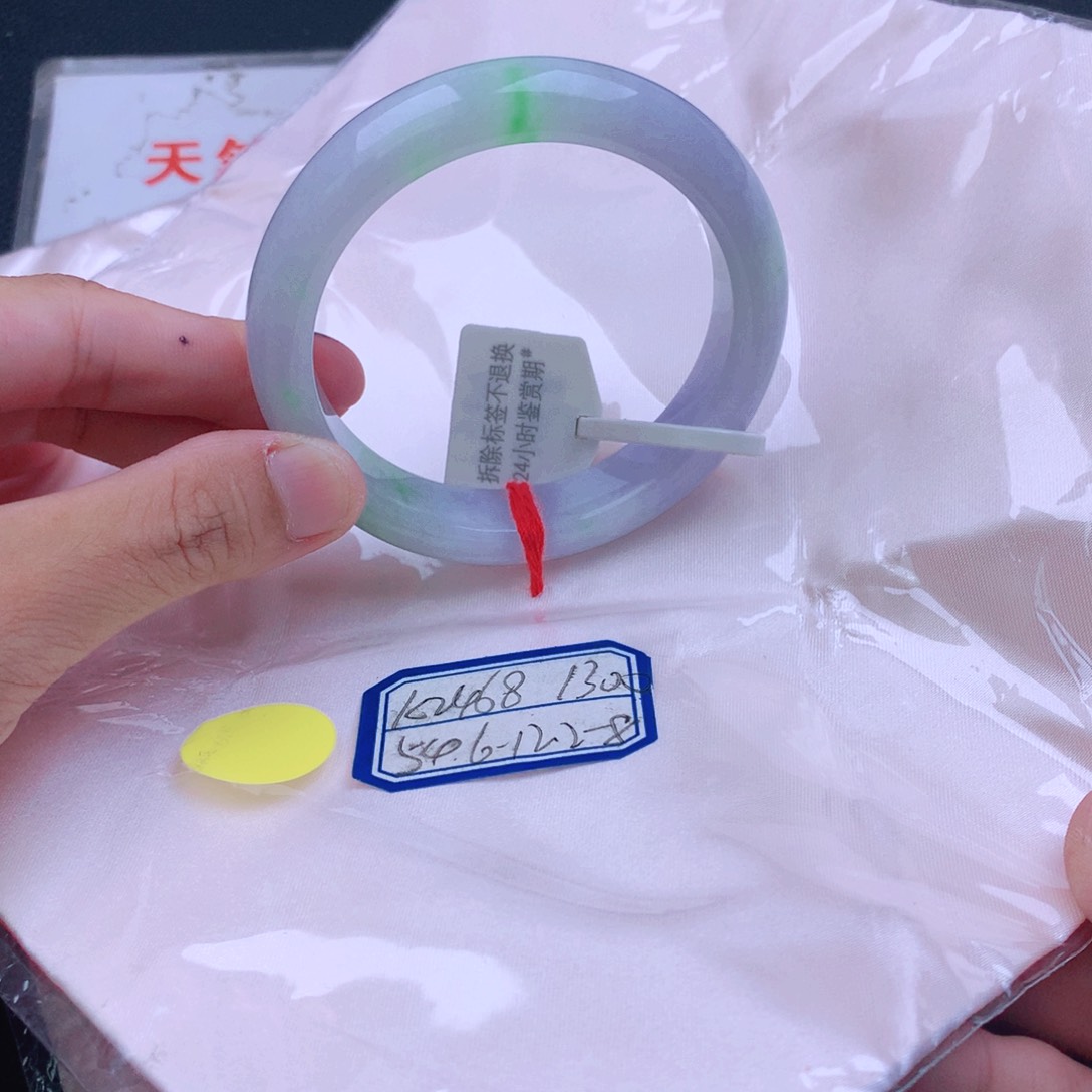 翡翠手镯未镶嵌翡翠