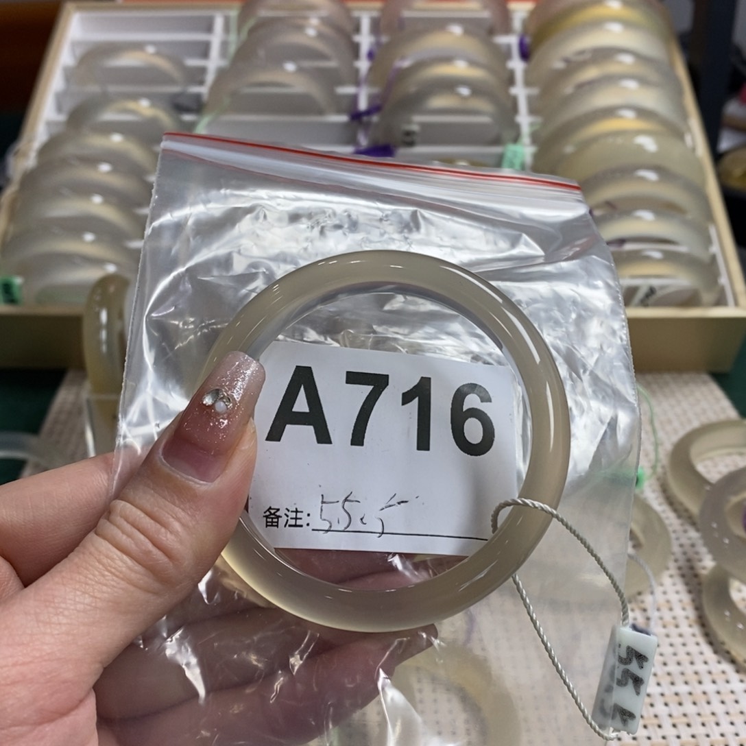 玛瑙/玉髓手镯未镶嵌小***