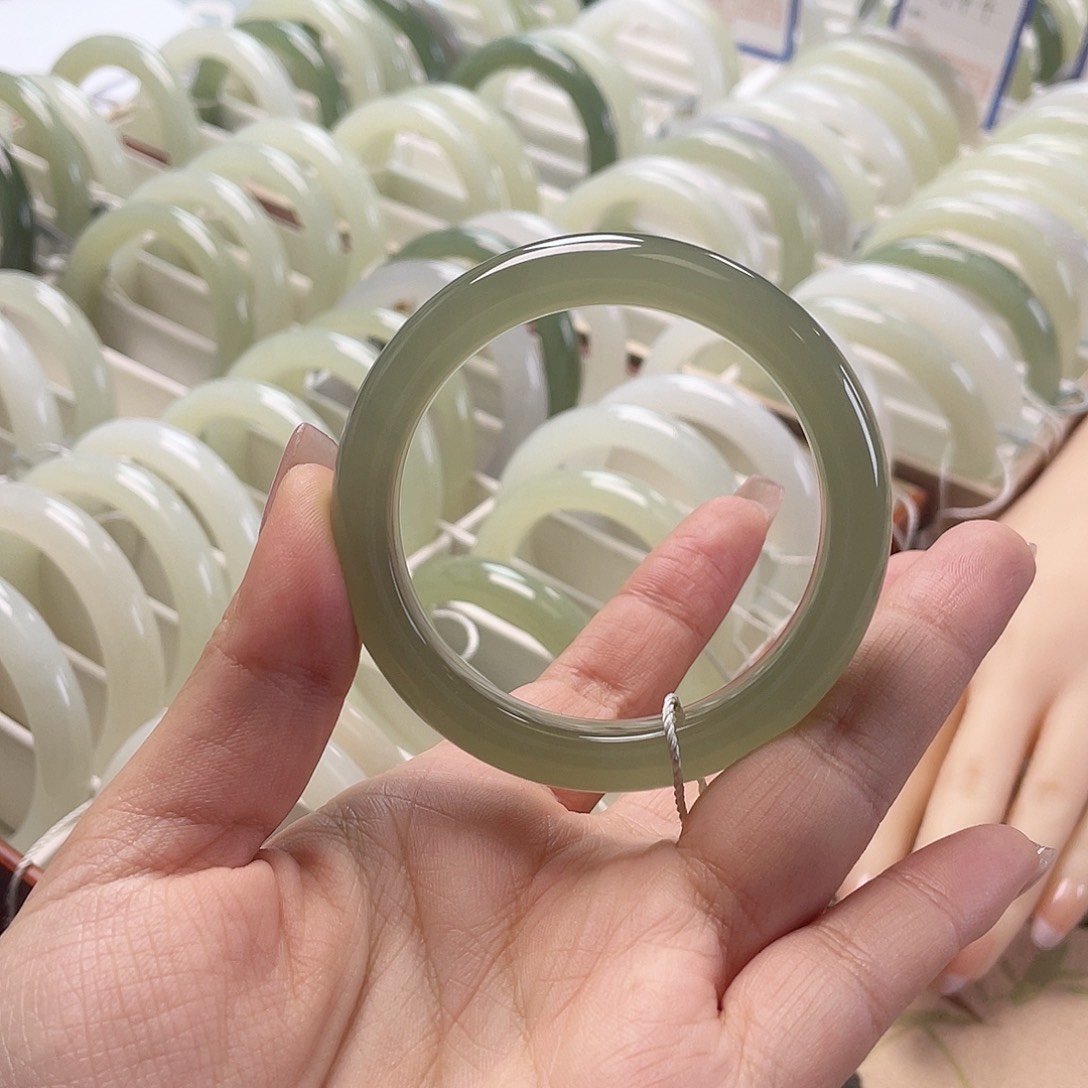 和田玉未镶嵌手镯冰猫 晴水