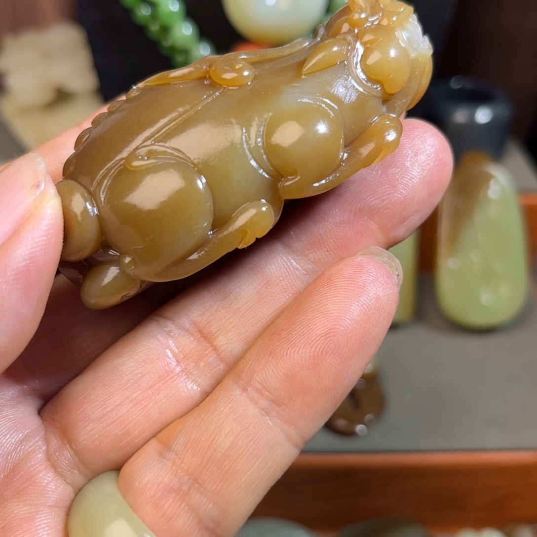 颈饰未镶嵌和田玉（糖玉）